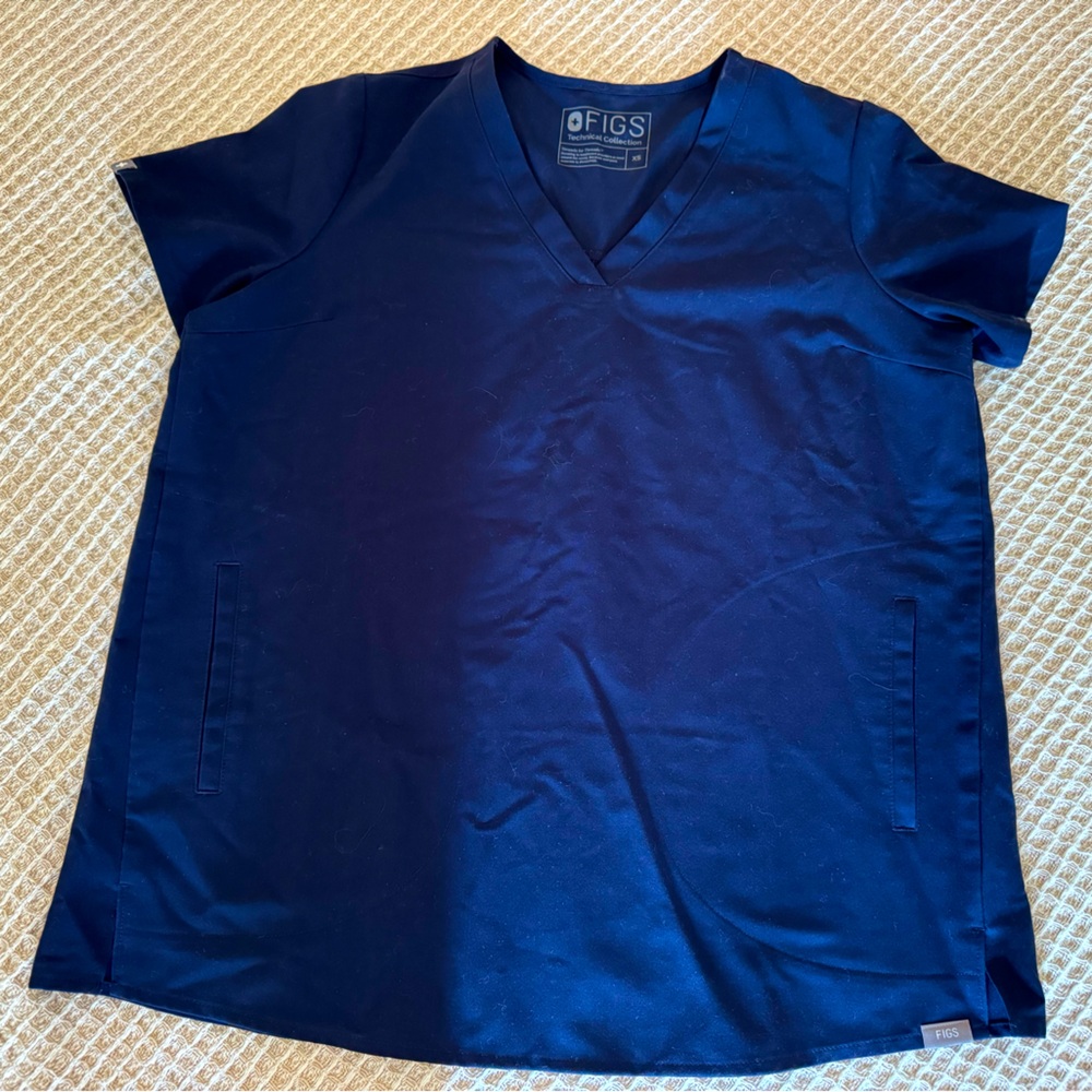 Navy Figs maternity scrubs, pants and top.